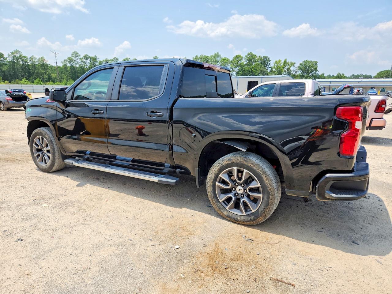 2021 Chevrolet Silverado K1500 Rst - zdjęcie 2