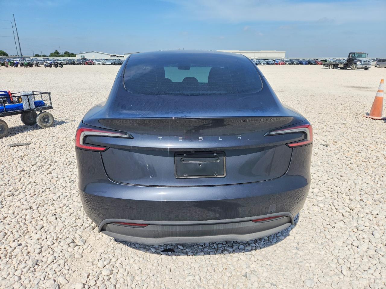 2025 Tesla Model 3 - zdjęcie 6