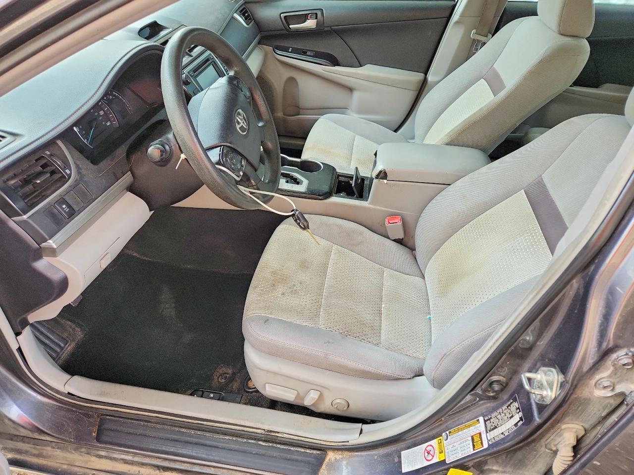 2014 Toyota Camry Le - zdjęcie 7