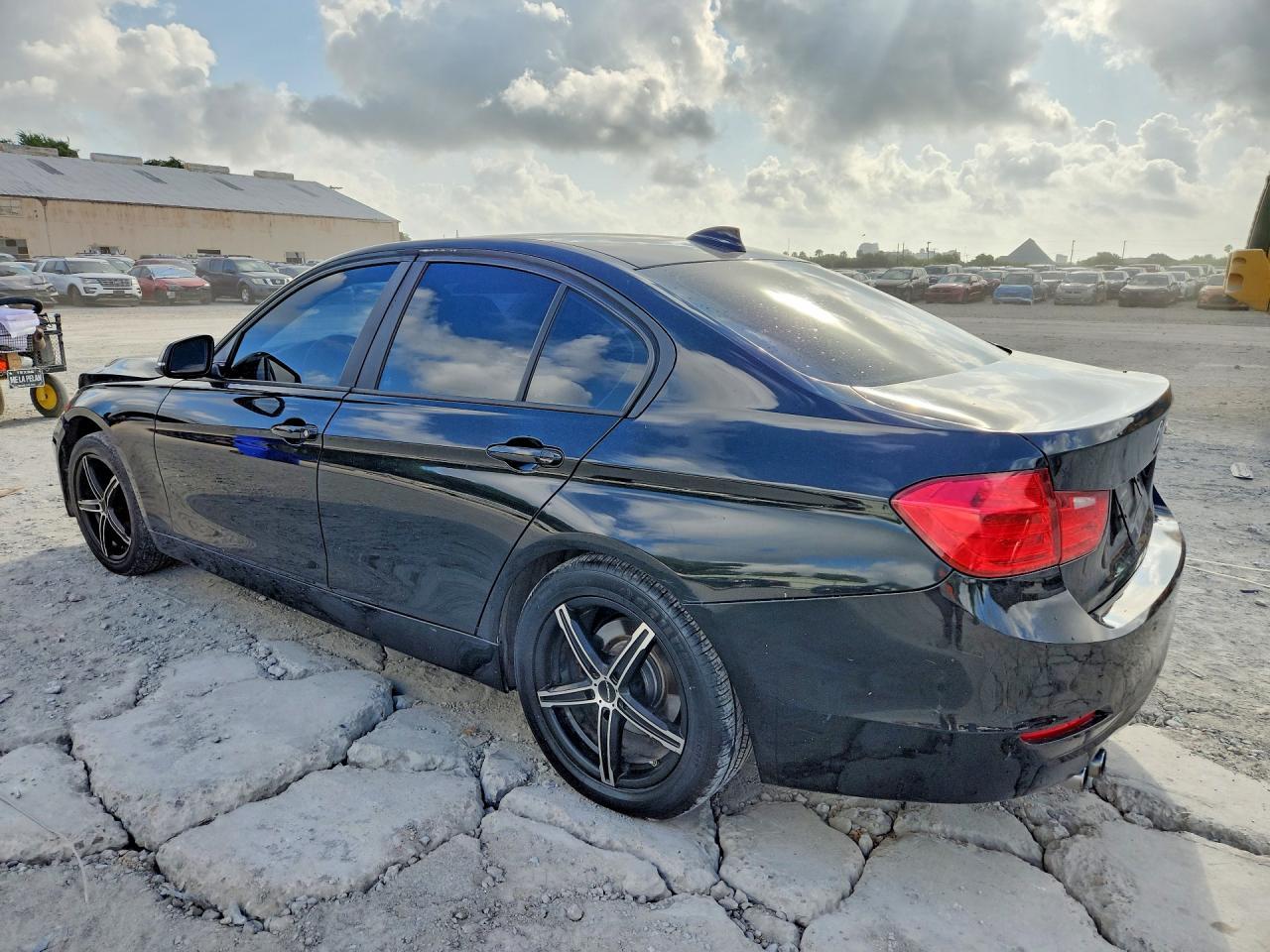 2013 BMW 328 I - zdjęcie 2