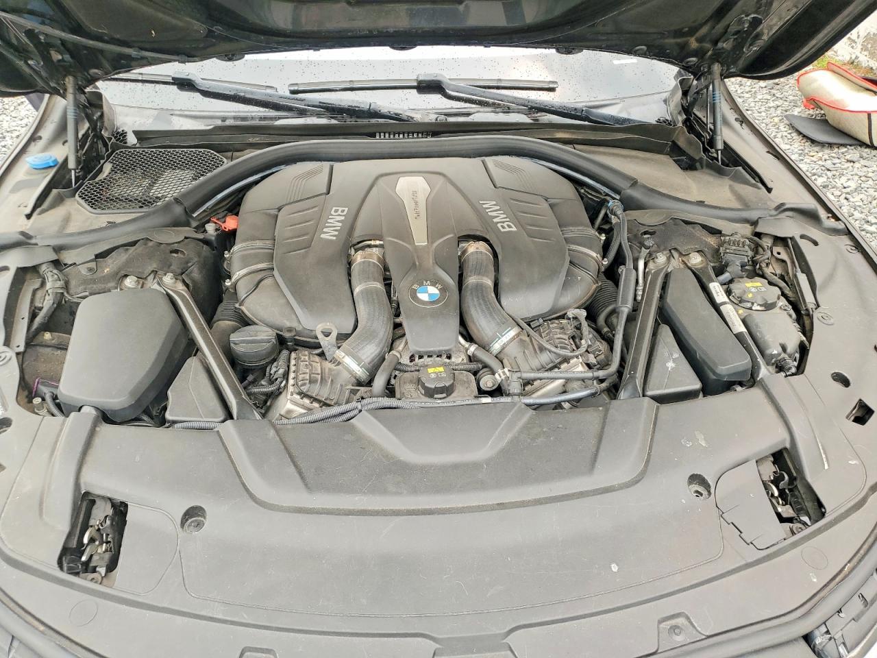 2016 BMW 750 Xi - zdjęcie 11
