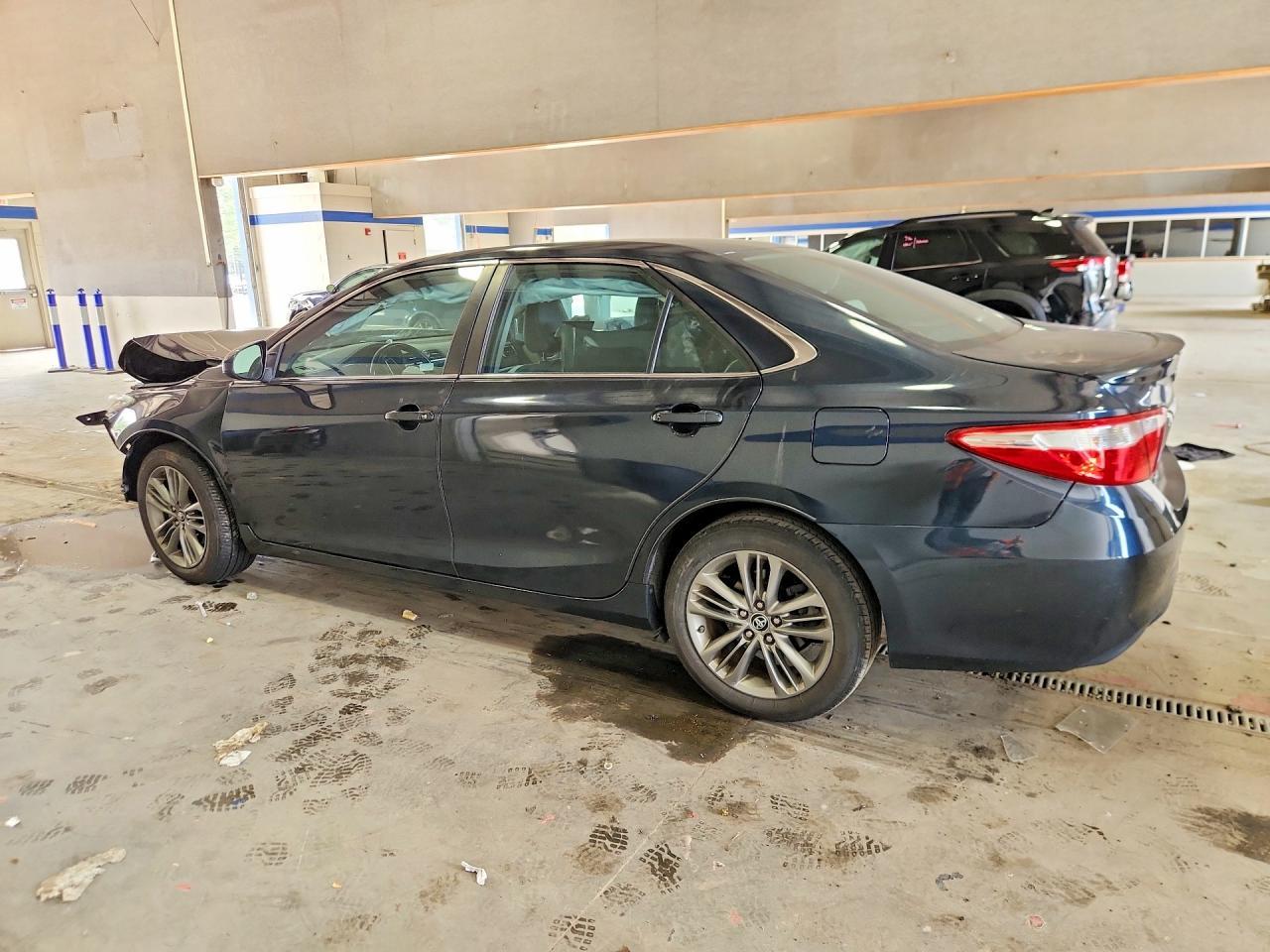 2016 Toyota Camry Se - zdjęcie 2