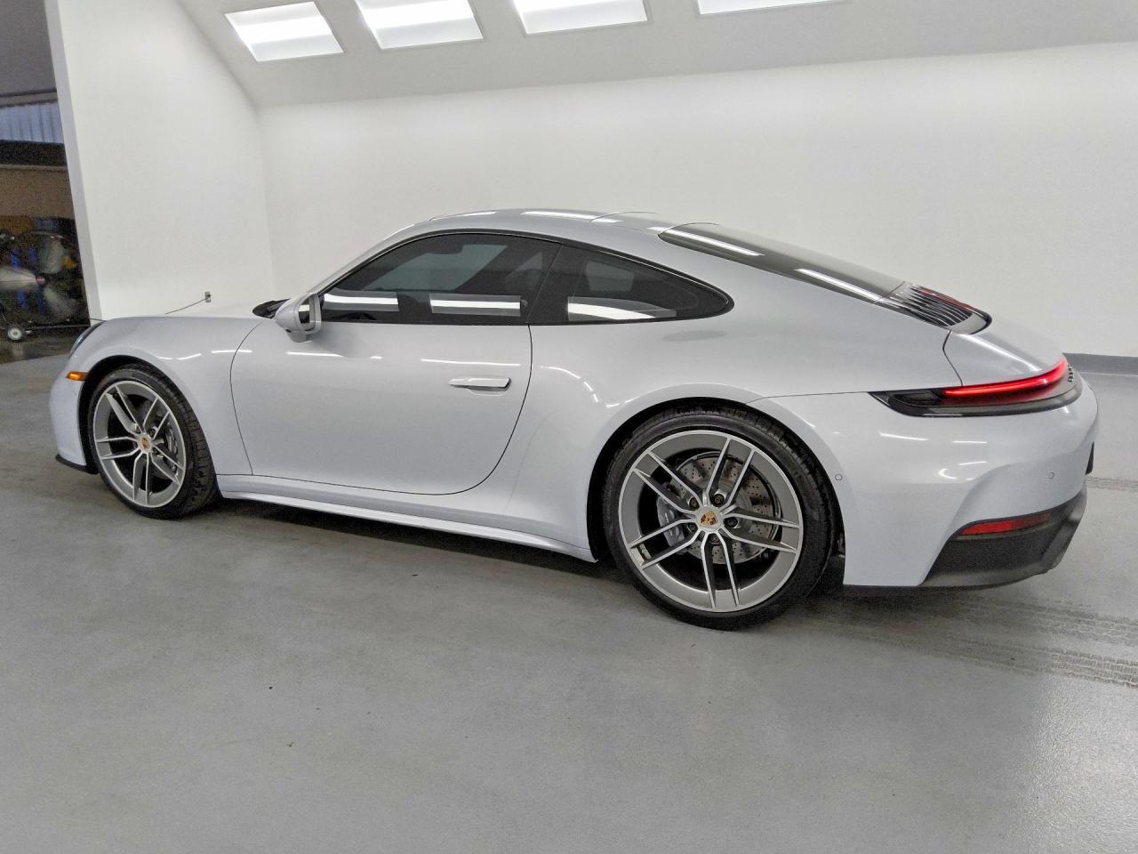 2025 Porsche 911 Carrera - zdjęcie 2