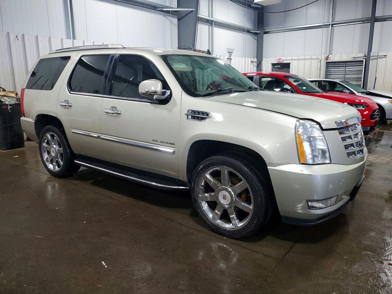 2013 Cadillac Escalade Luxury - zdjęcie 4