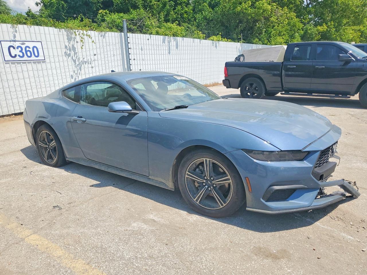 2025 Ford Mustang - zdjęcie 4