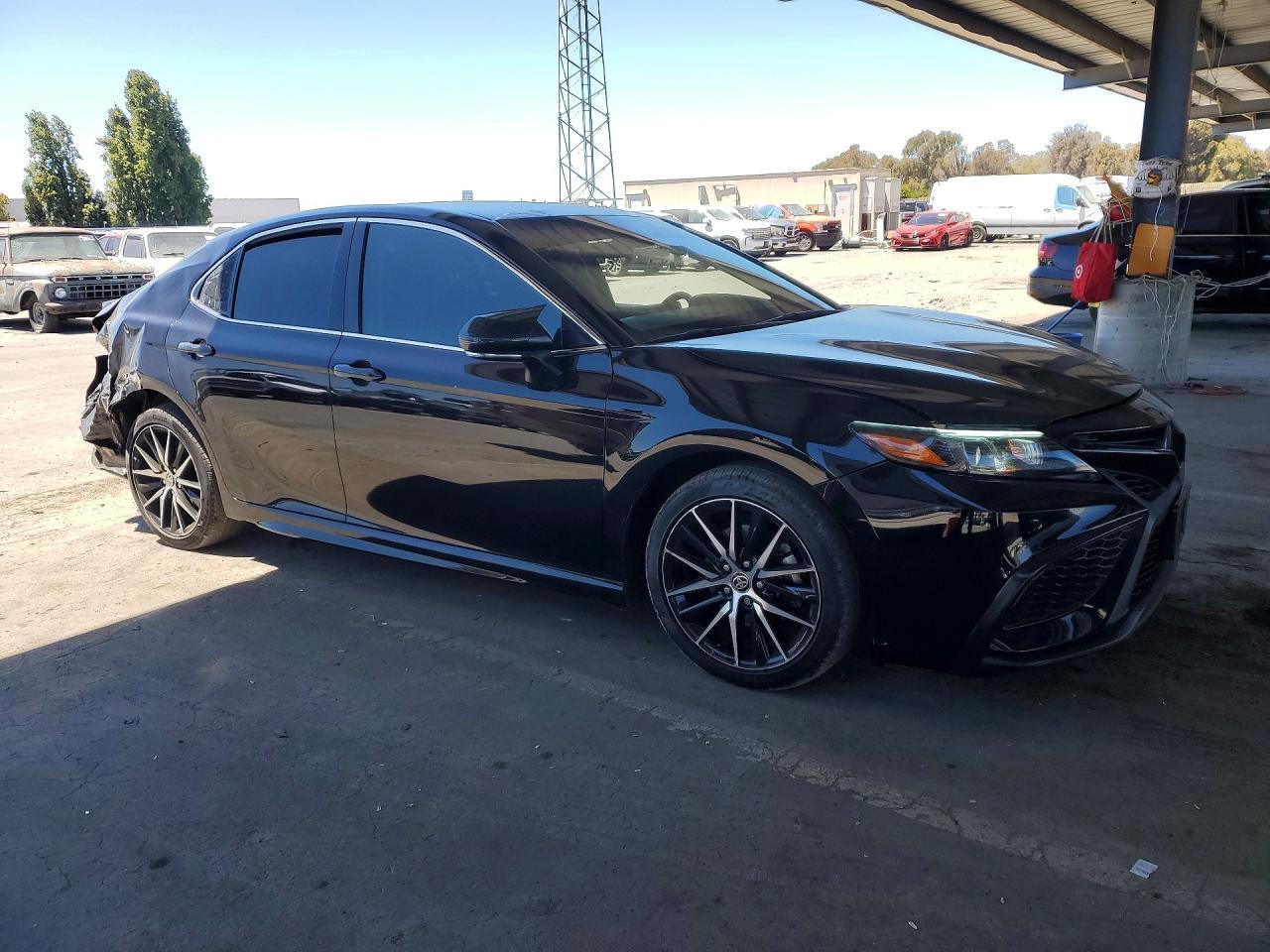 2022 Toyota Camry Hybrid Se - zdjęcie 4