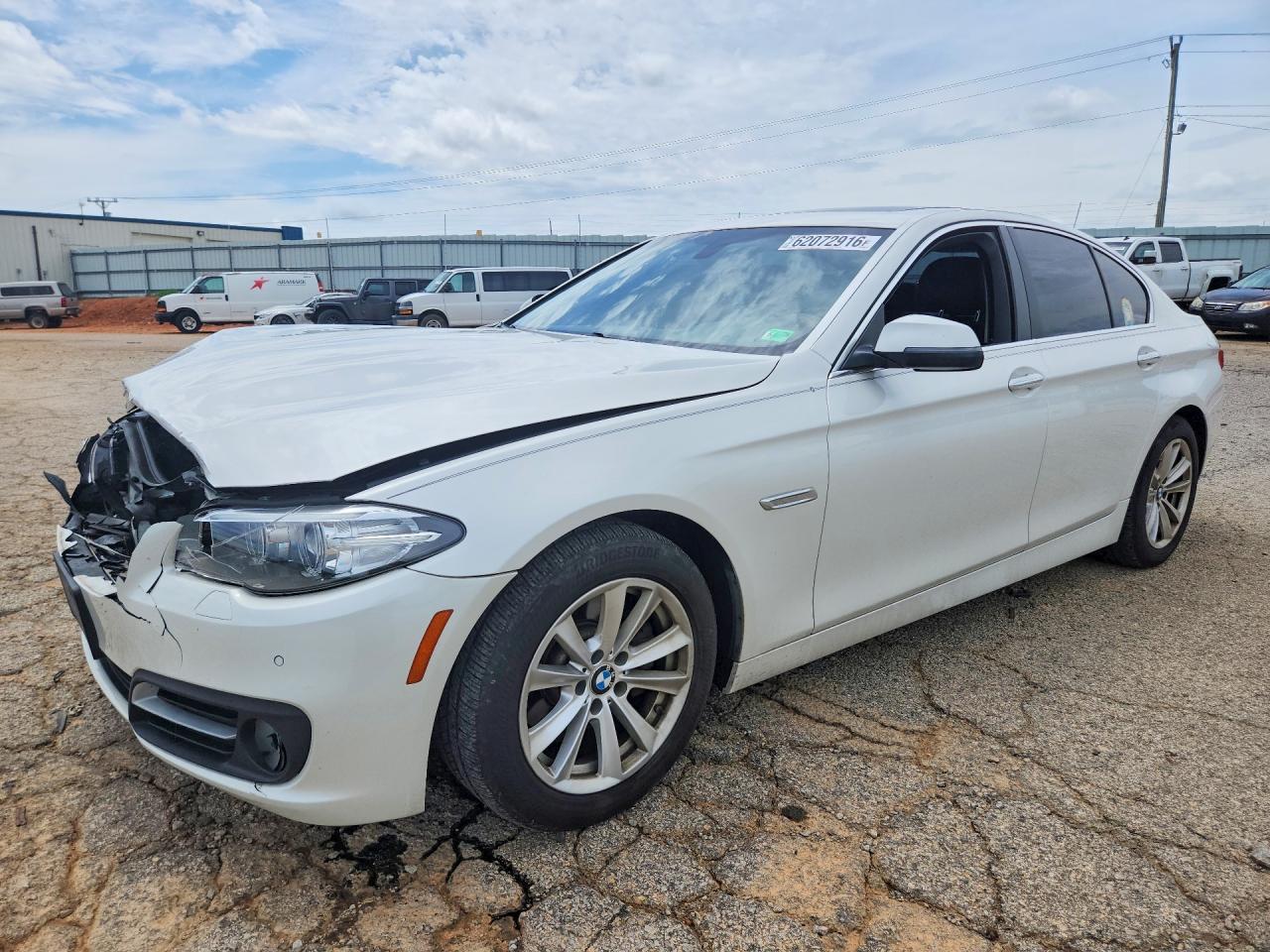 2015 BMW Seria 5 528i - zdjęcie główne