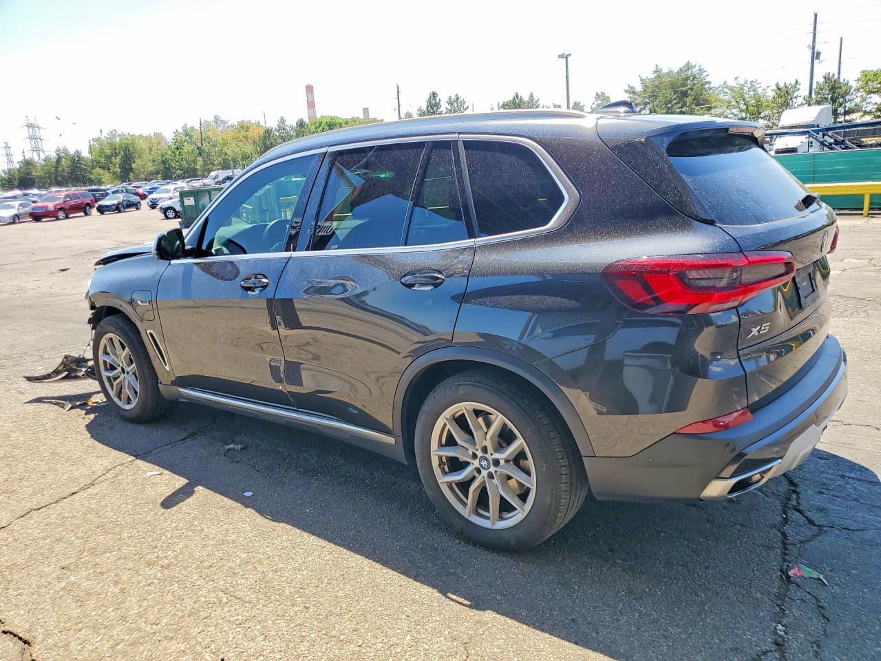 2022 BMW X5 xDrive45E - zdjęcie 2