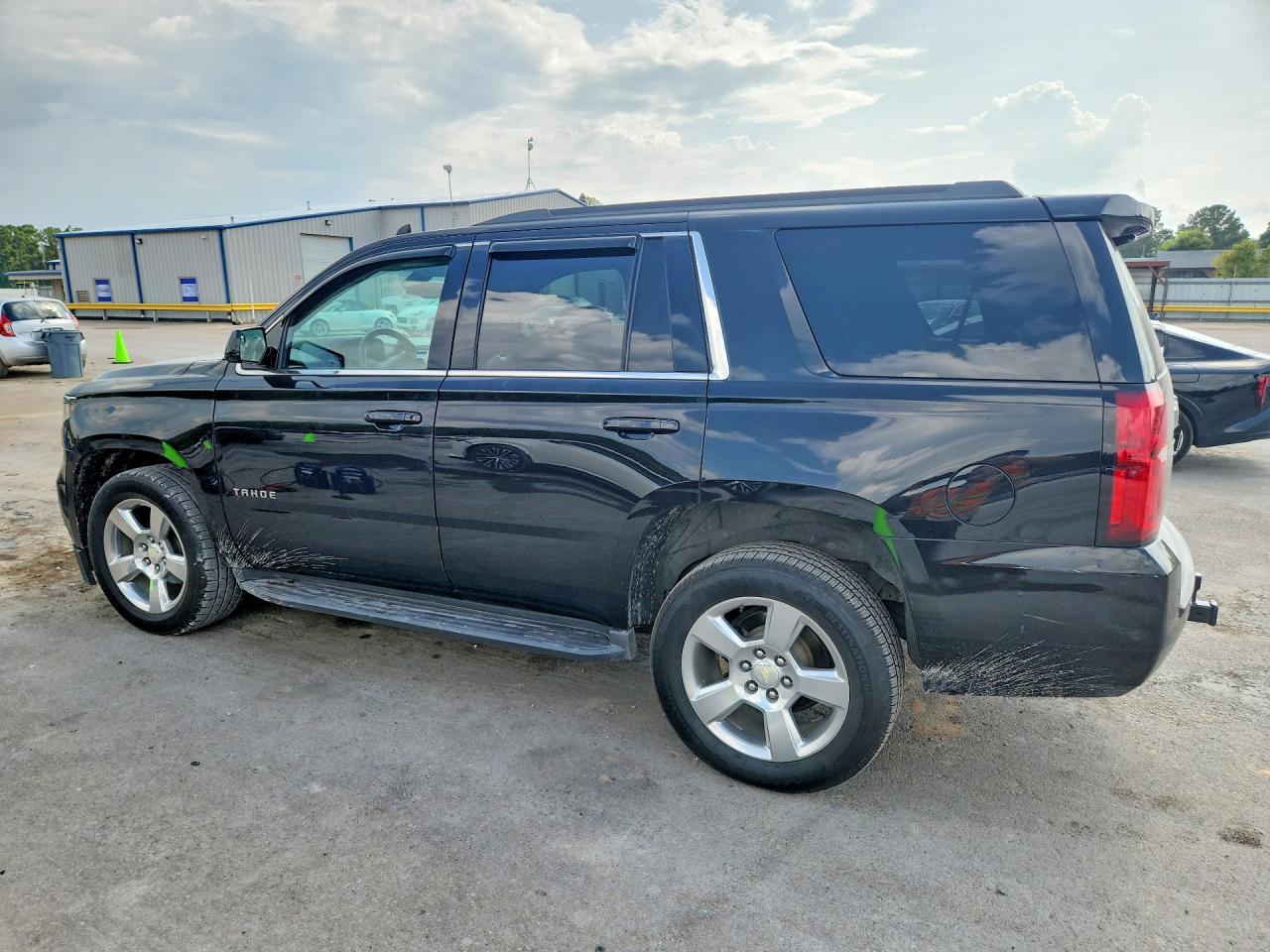 2018 Chevrolet Tahoe C1500 Ls - zdjęcie 2
