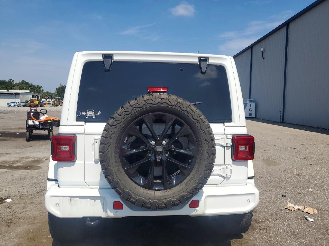 2021 Jeep Wrangler Unlimited Sahara - zdjęcie 6
