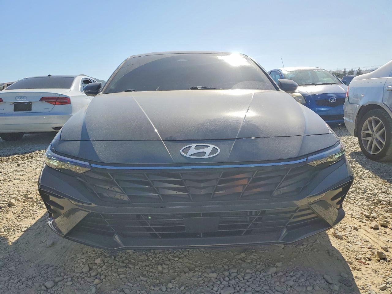 2025 Hyundai Elantra Limited - zdjęcie 5