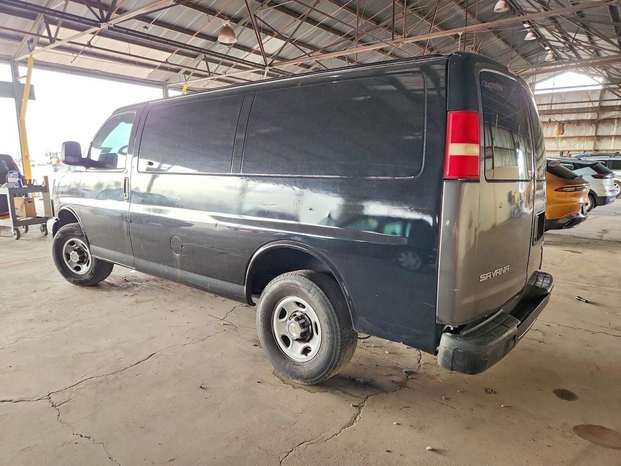 2015 Chevrolet Express G2500 - zdjęcie 2