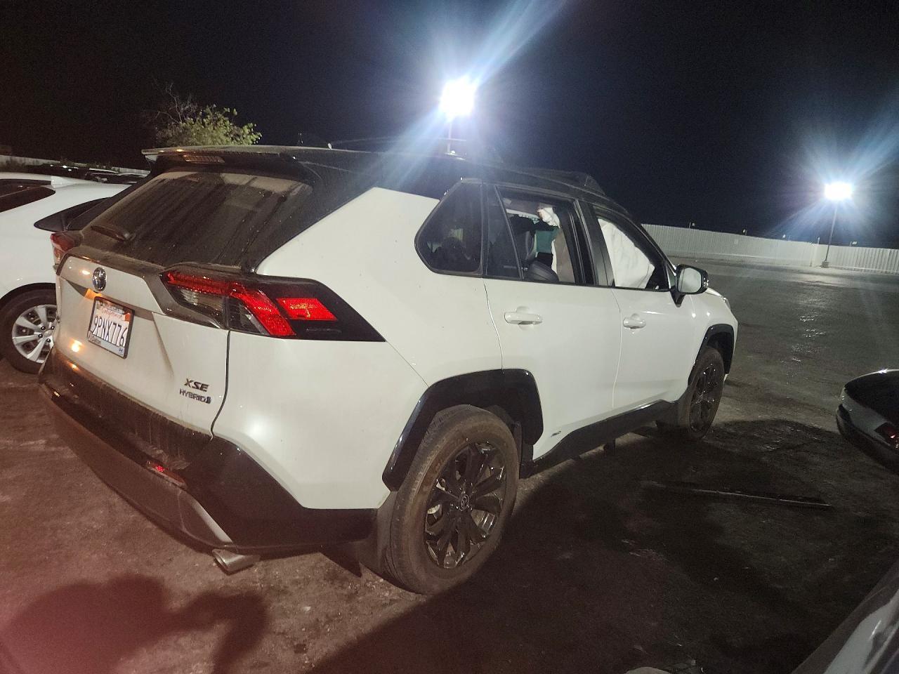2024 Toyota Rav4 Xse - zdjęcie 3