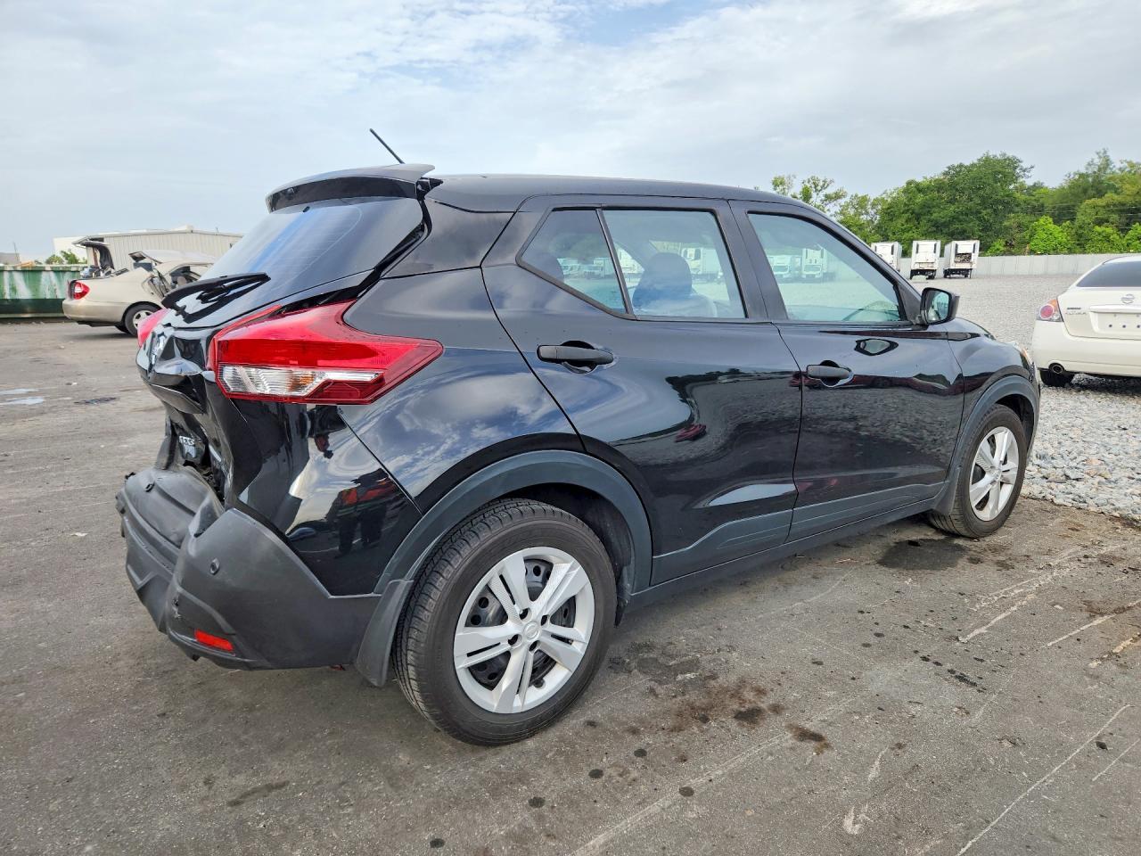 2020 Nissan Kicks S - zdjęcie 3