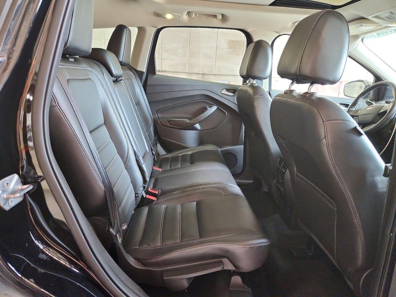 2017 Ford Escape Titanium - zdjęcie 11