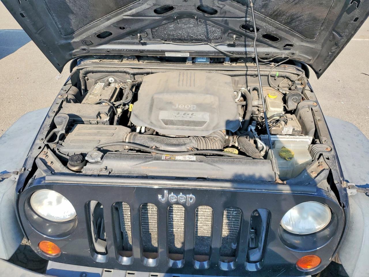 2013 Jeep Wrangler Unlimited Sport - zdjęcie 12
