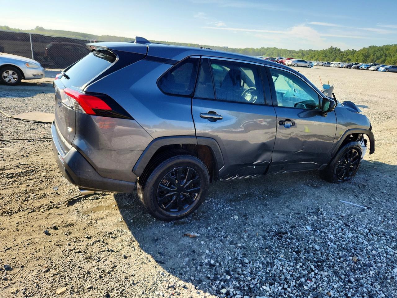 2020 Toyota Rav4 Le - zdjęcie 3