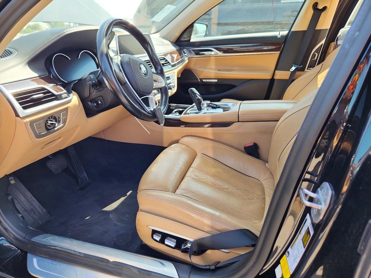 2016 BMW 750 I - zdjęcie 7