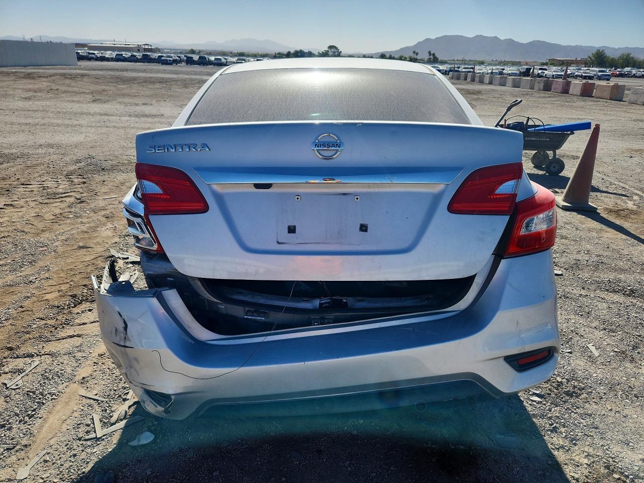 2018 Nissan Sentra S - zdjęcie 6