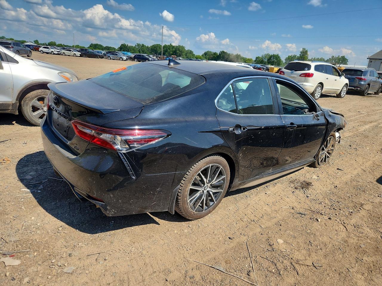 2023 Toyota Camry Se - zdjęcie 3