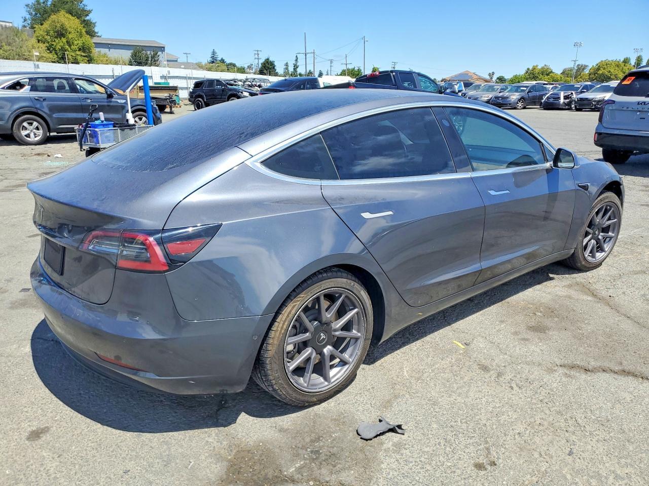 2020 Tesla Model 3 - zdjęcie 3