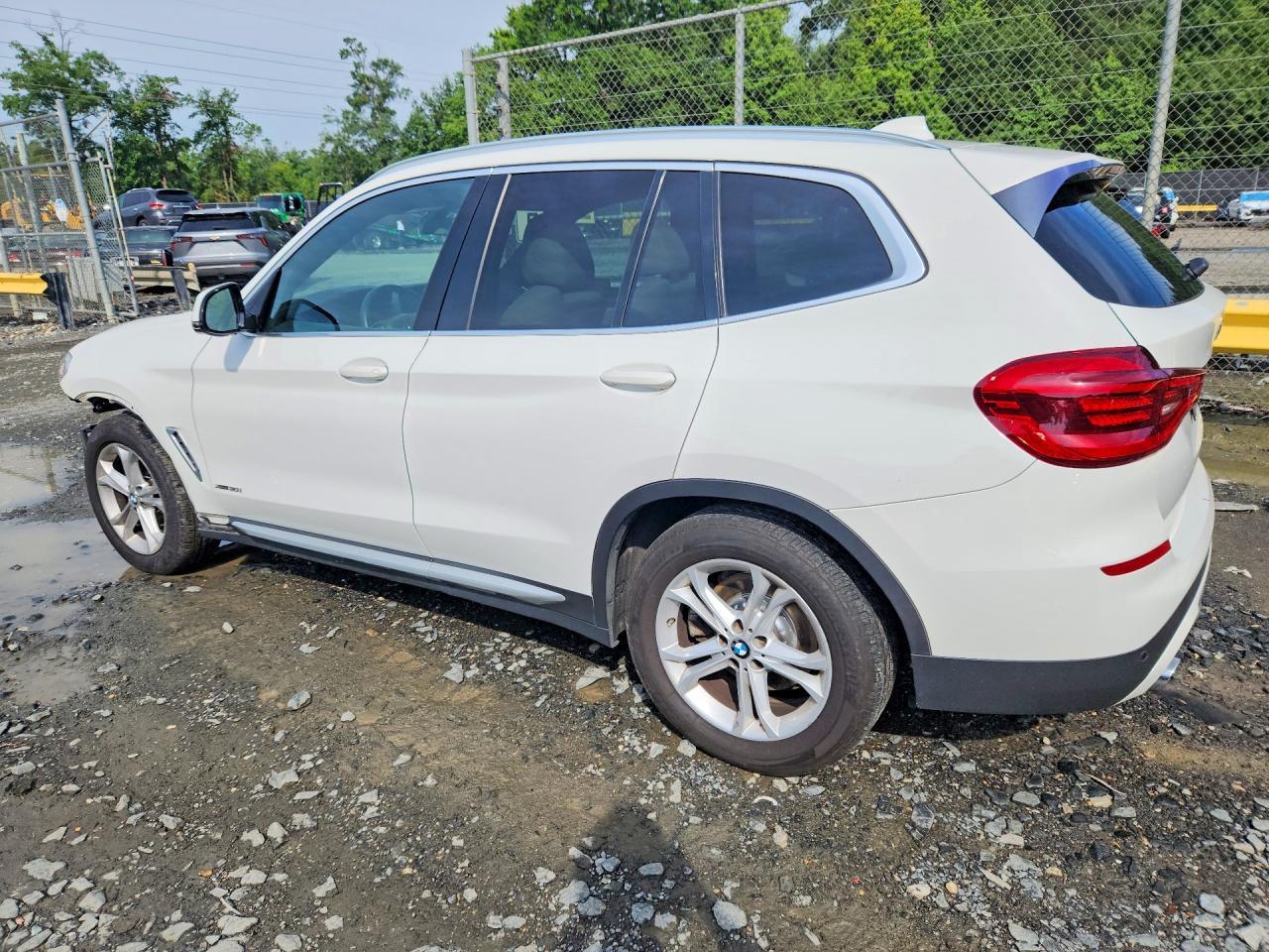 2018 BMW X3 xDrive30I - zdjęcie 2