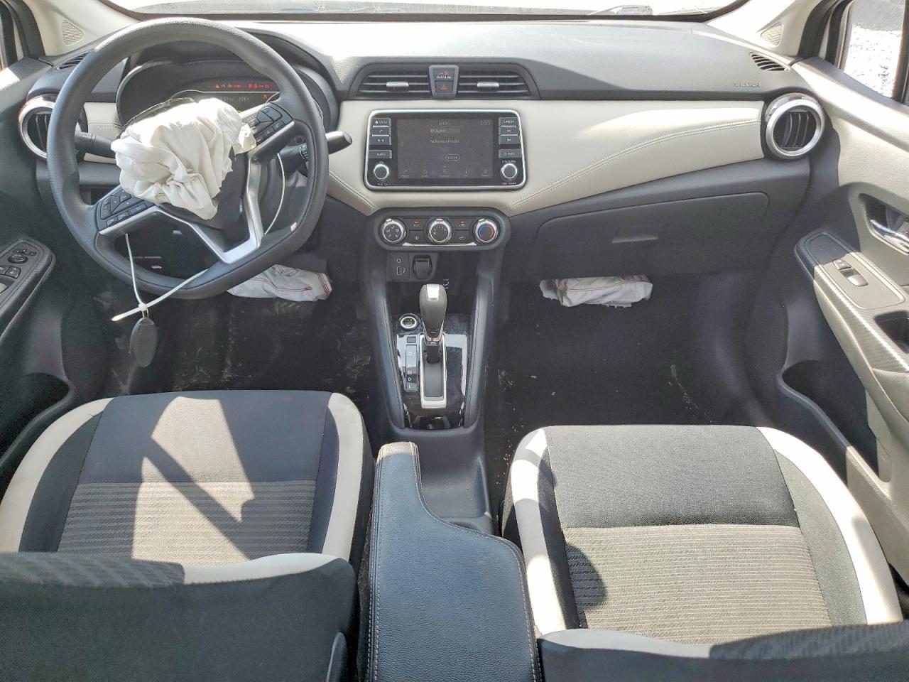 2020 Nissan Versa Sv - zdjęcie 8