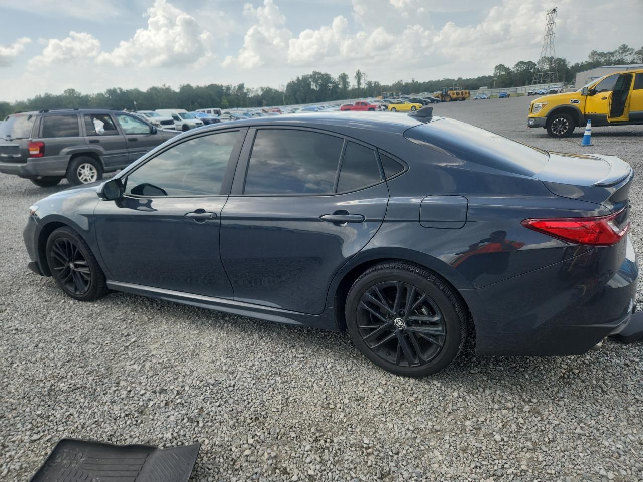 2025 Toyota Camry Se - zdjęcie 2