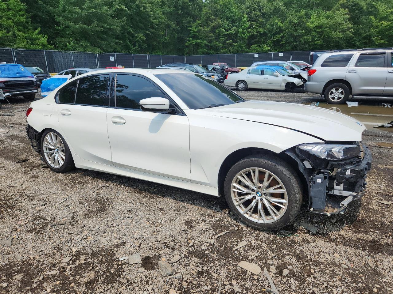 2023 BMW Seria 3 330i - zdjęcie 4
