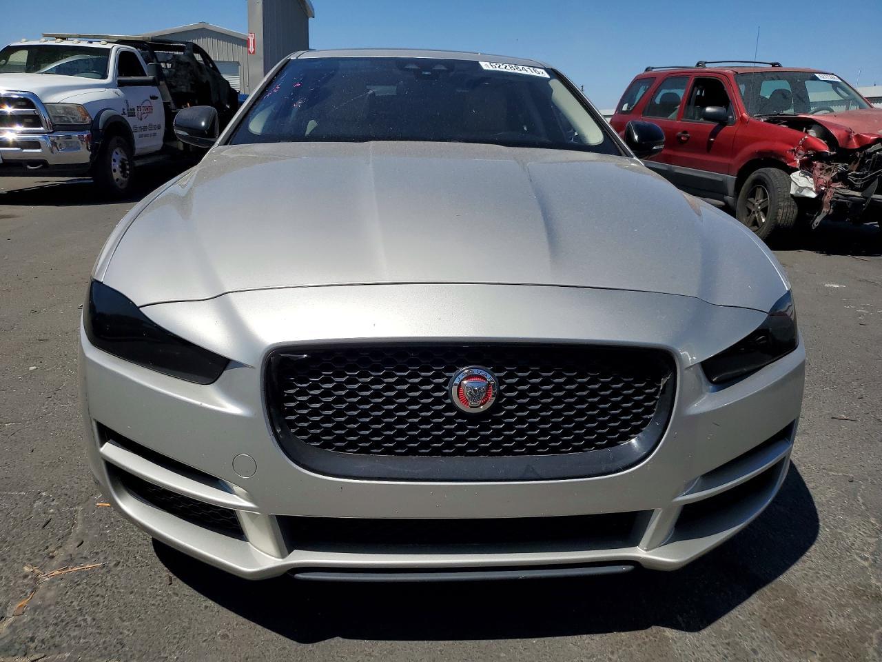 2017 Jaguar Xe Premium - zdjęcie 5