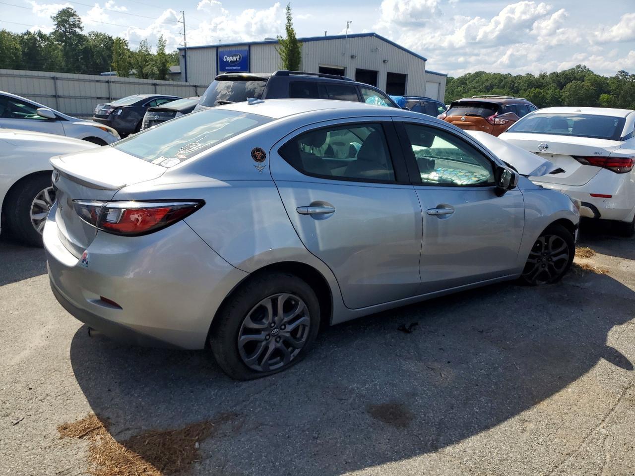 2019 Toyota Yaris Le - zdjęcie 3