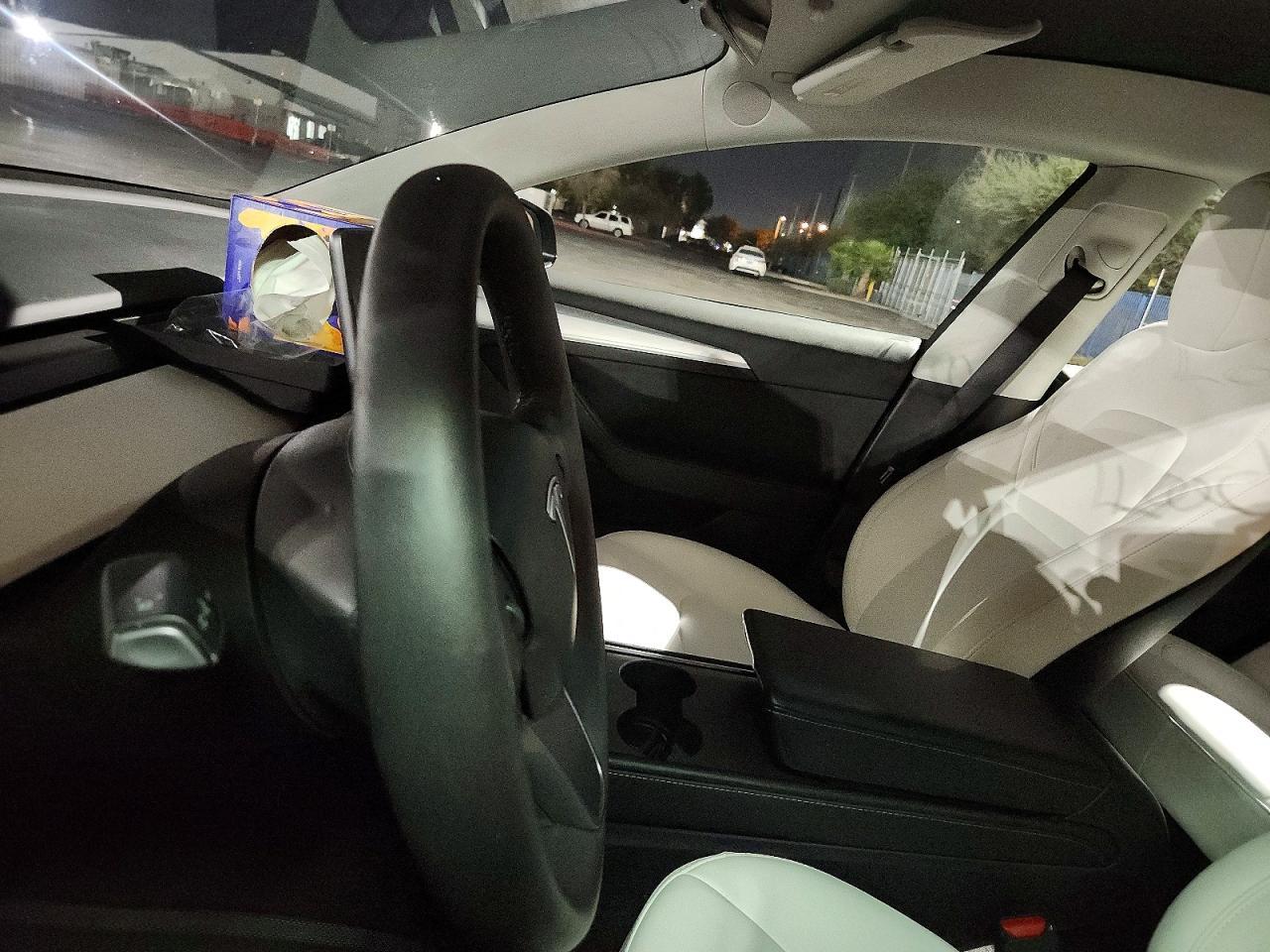 2023 Tesla Model 3 - zdjęcie 9