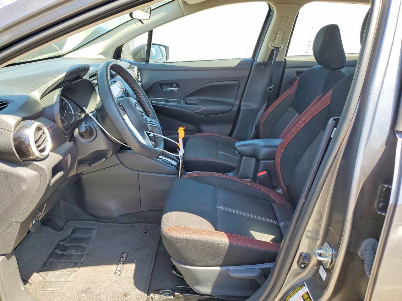2025 Nissan Versa Sr - zdjęcie 7