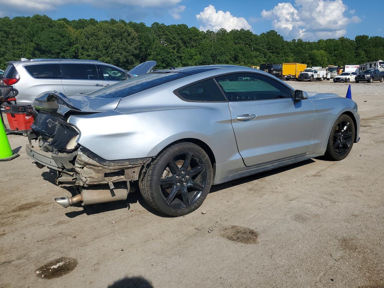 2020 Ford Mustang - zdjęcie 3