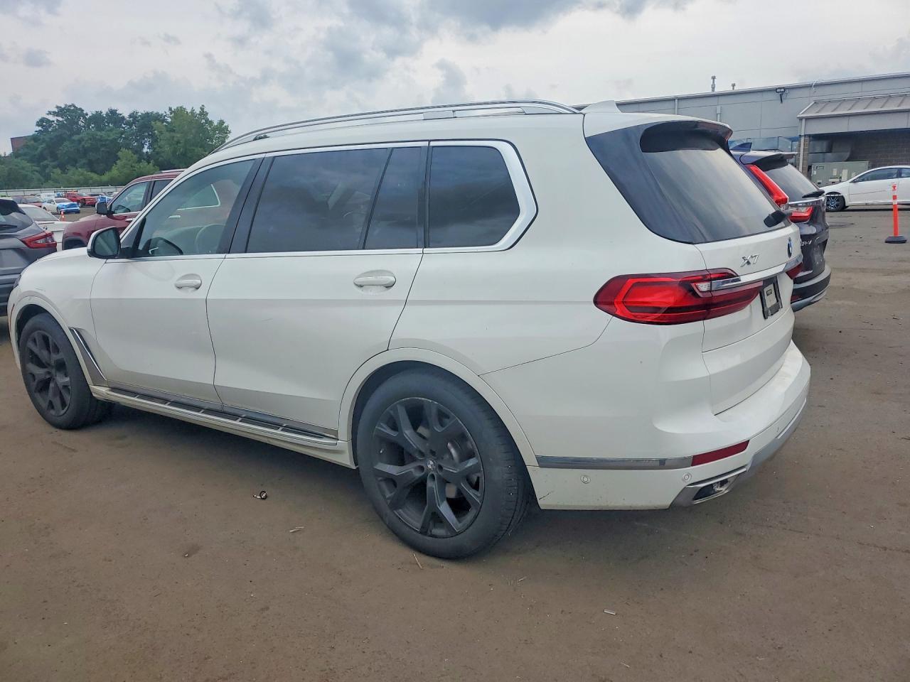 2022 BMW X7 xDrive40I - zdjęcie 2