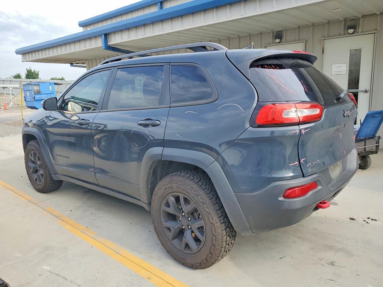 2016 Jeep Cherokee Trailhawk - zdjęcie 2