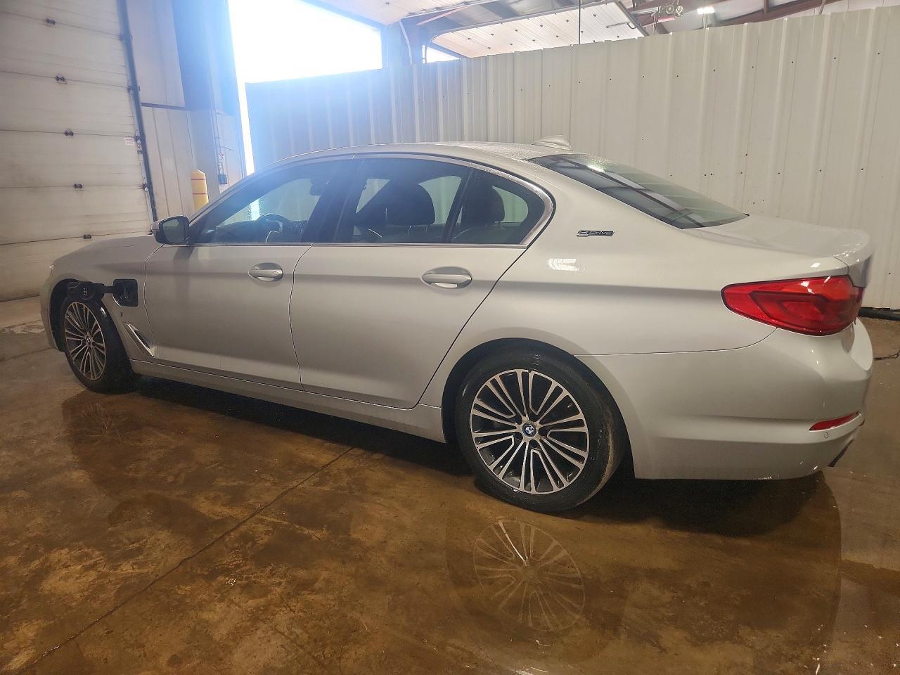 2019 BMW 530Xe - zdjęcie 2