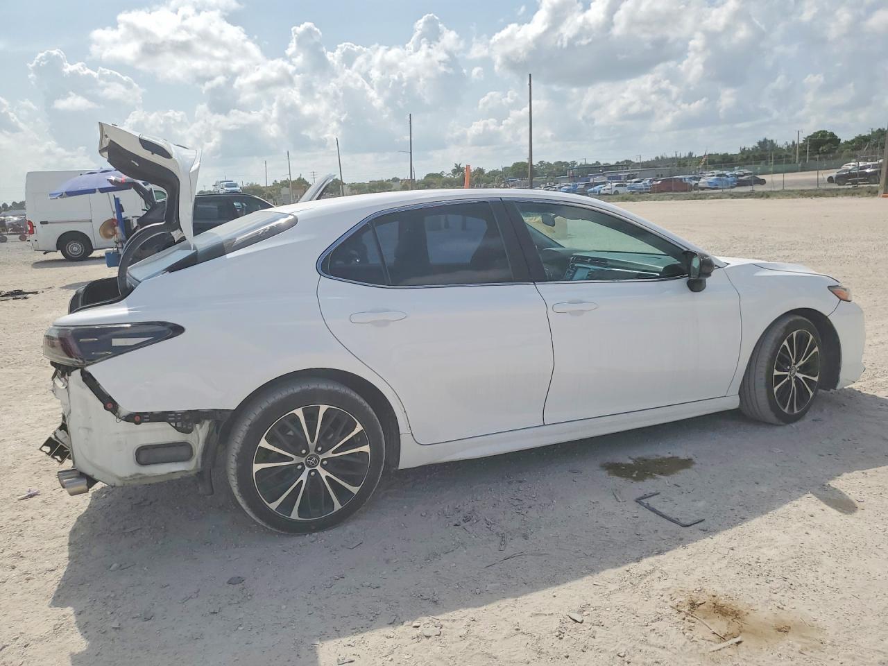 2018 Toyota Camry Se - zdjęcie 3