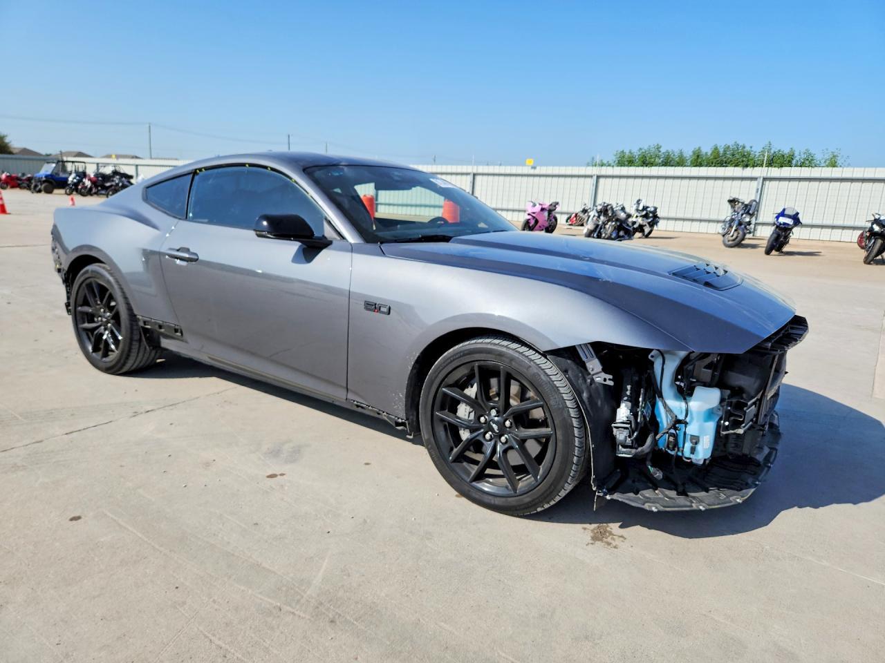 Ford Mustang - zdjęcie 4
