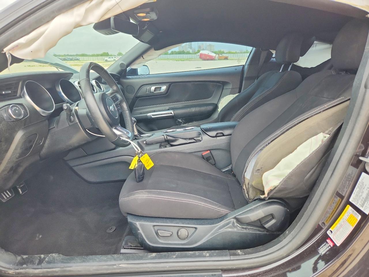 2022 Ford Mustang - zdjęcie 7