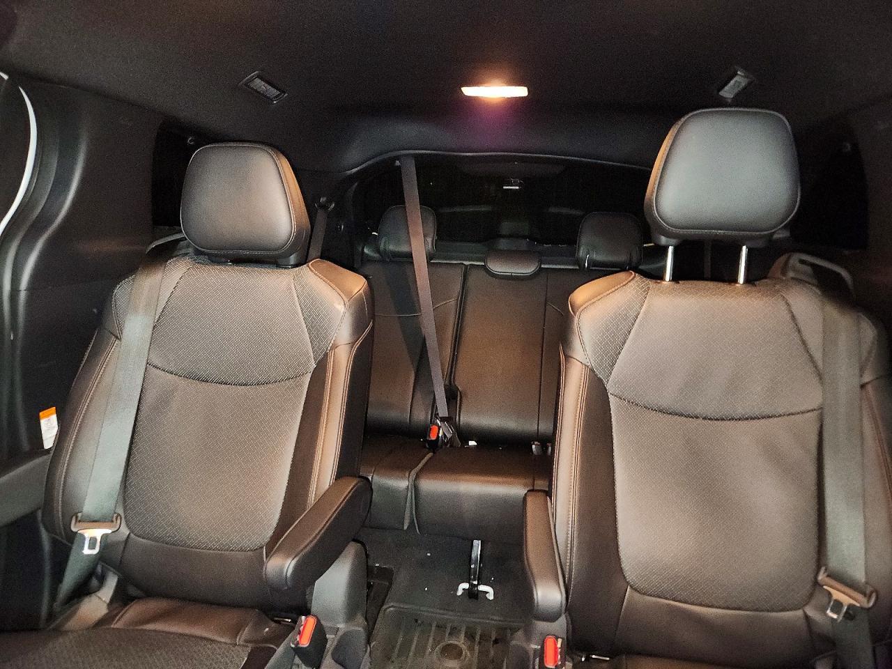 2025 Toyota Sienna Limited - zdjęcie 10