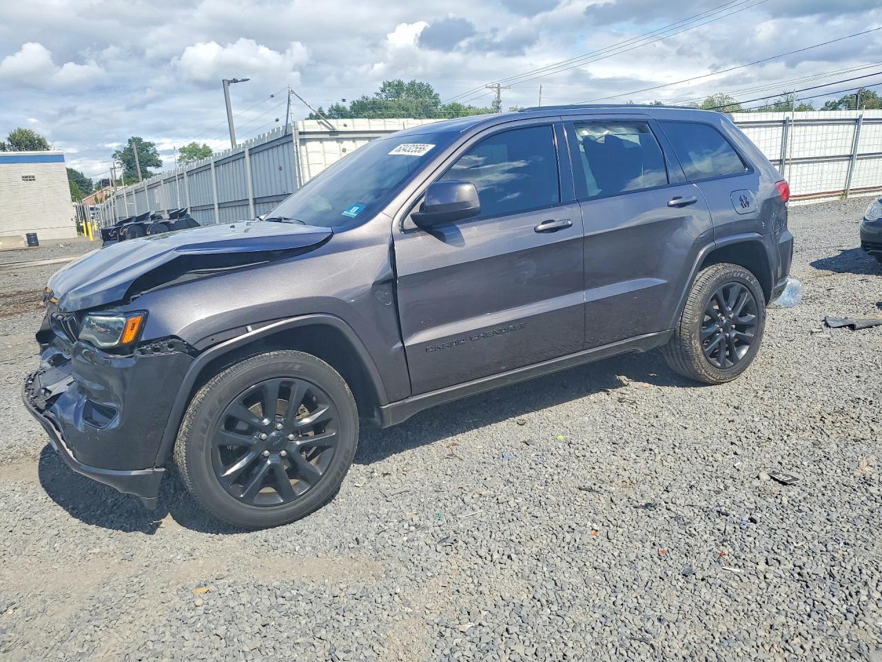 2020 Jeep Grand Cherokee Laredo - zdjęcie główne