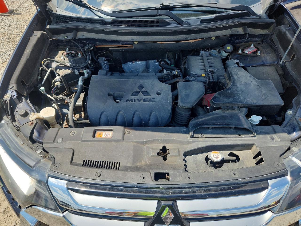 2016 Mitsubishi Outlander Se - zdjęcie 12
