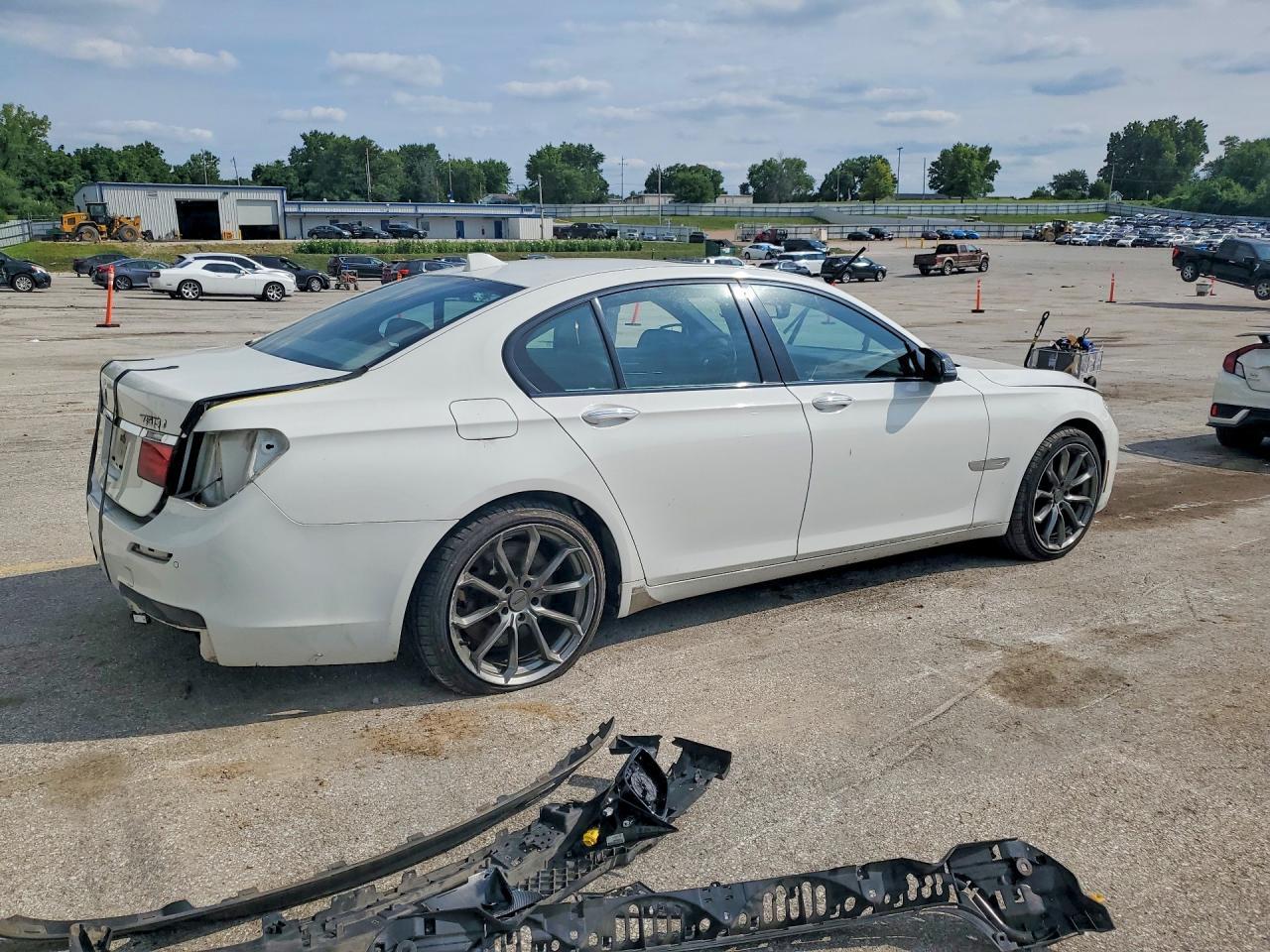 2013 BMW 750 I - zdjęcie 3
