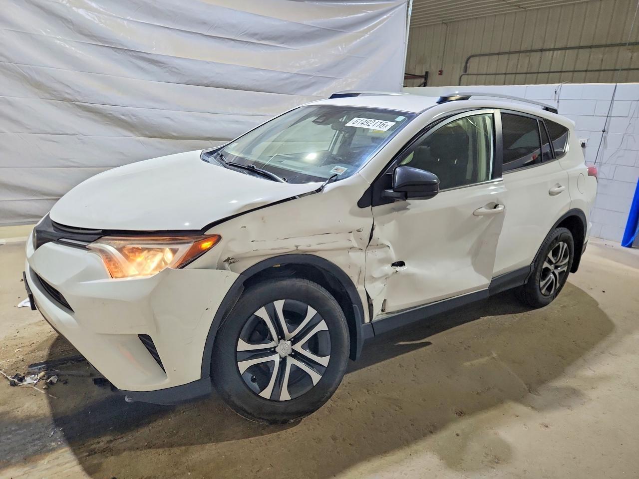 2017 Toyota Rav4 Le - zdjęcie główne
