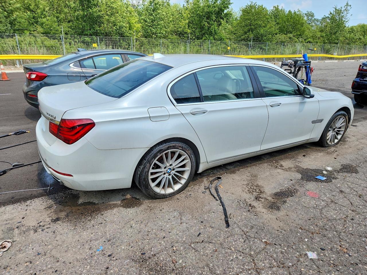 2013 BMW 750 Lxi - zdjęcie 3