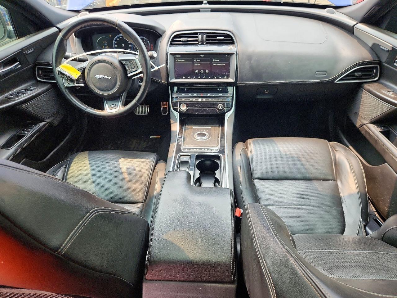 2019 Jaguar Xe S - zdjęcie 8