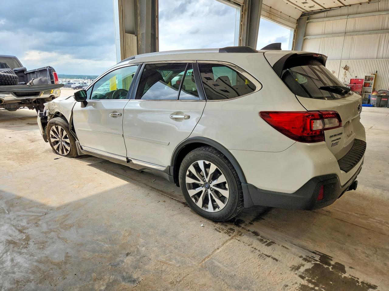 2018 Subaru Outback Touring - zdjęcie 2