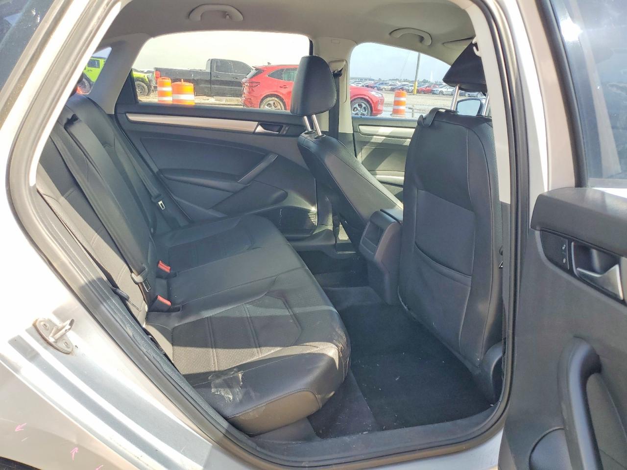 2015 Volkswagen Passat S - zdjęcie 10