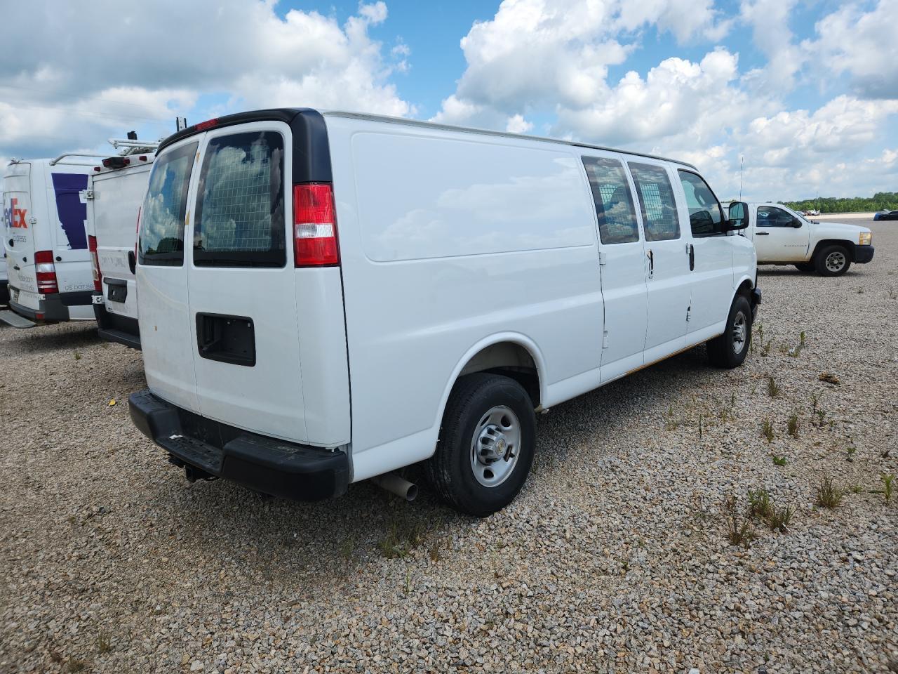 2025 Chevrolet Express G2500 - zdjęcie 3